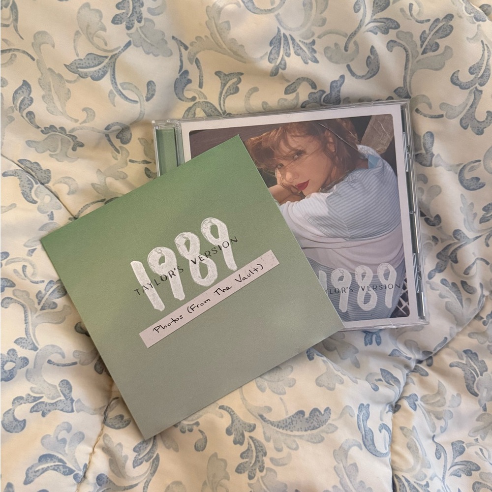 Taylor Swift Green 1989 CD + Polaroids